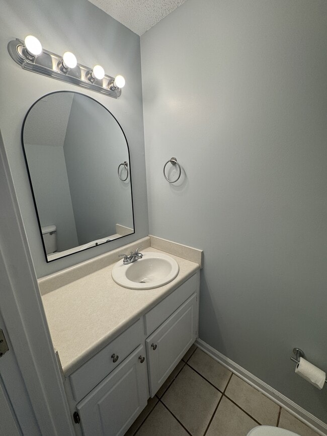 Building Photo - 132 Cove Ln