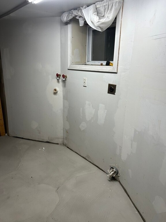 Building Photo - 58 Maple St