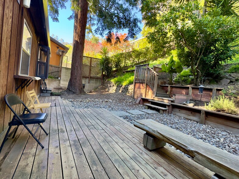 Building Photo - 6583 Valley View Rd