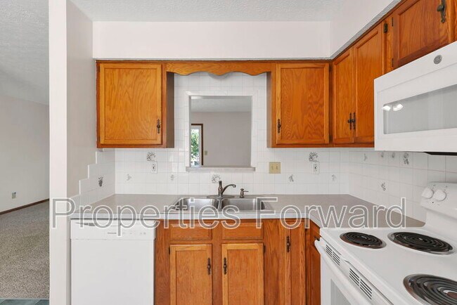 Building Photo - 2246 Shirlene Dr