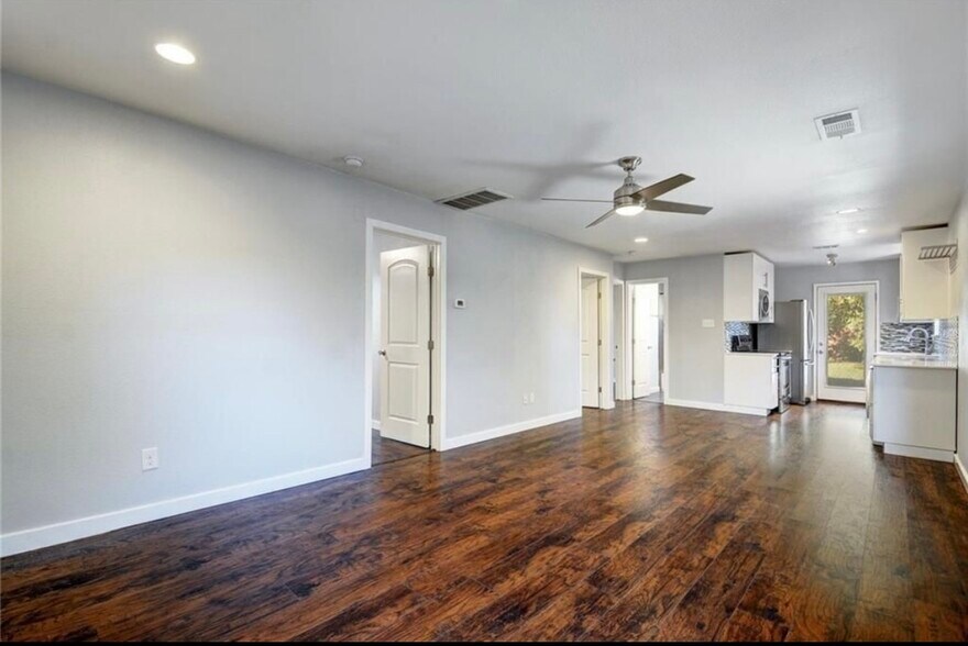 Building Photo - 1120 Estes Ave