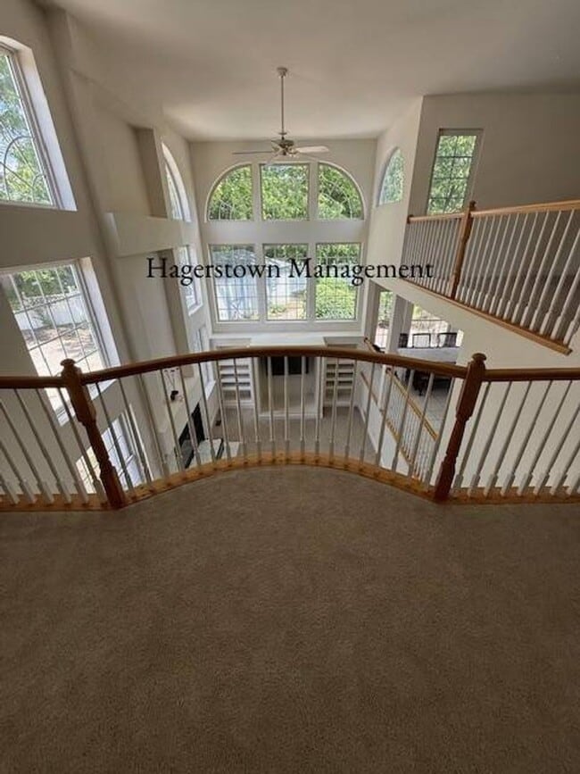 Building Photo - Luxury Home in Woodbridge
