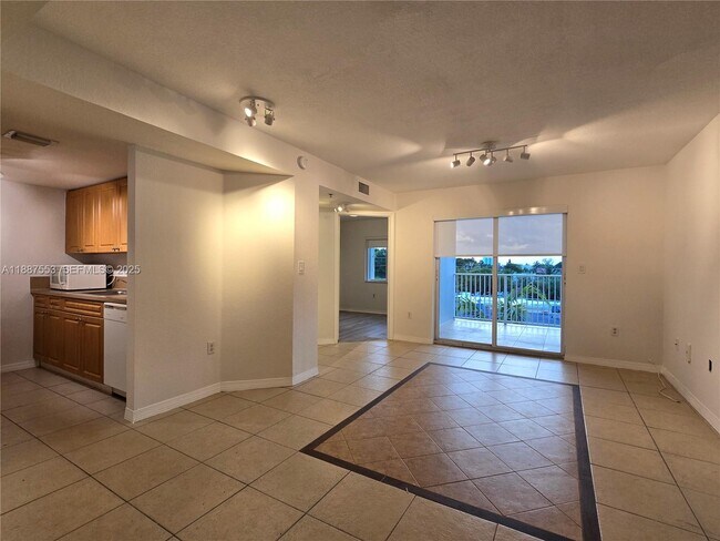 Building Photo - 637 SW 3rd St