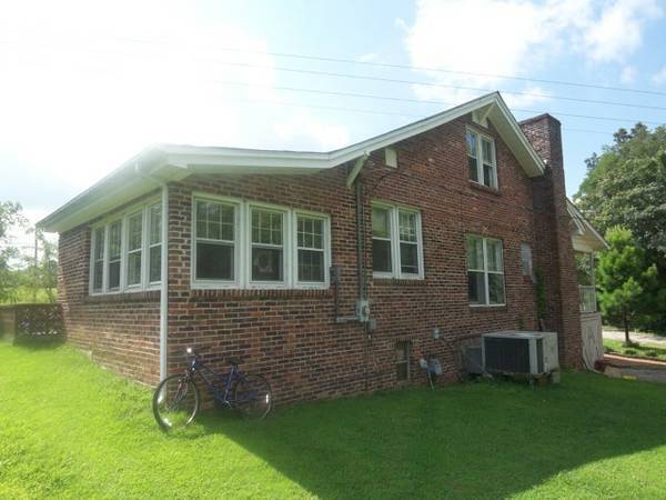 Building Photo - 882 E Broad St