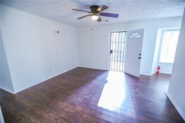 Building Photo - 1967 Singer Way