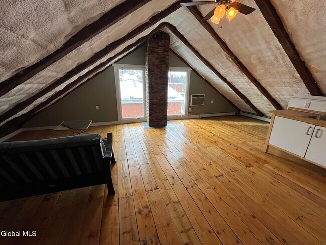 Building Photo - 715 Hudson Ave