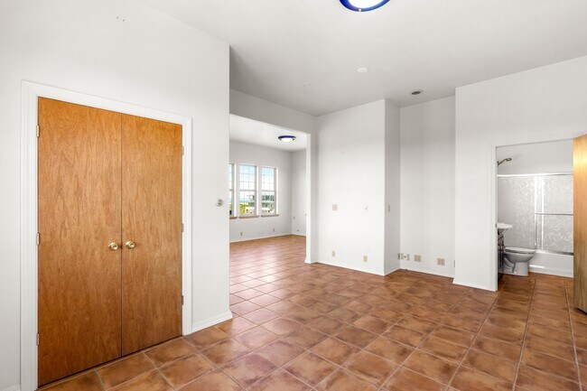 Building Photo - 1140 Ocean Shores Blvd SW