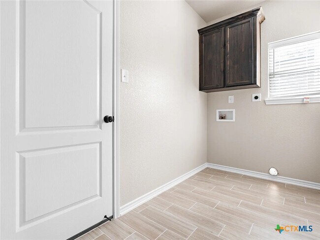 Building Photo - 602 Dred Roger Circle