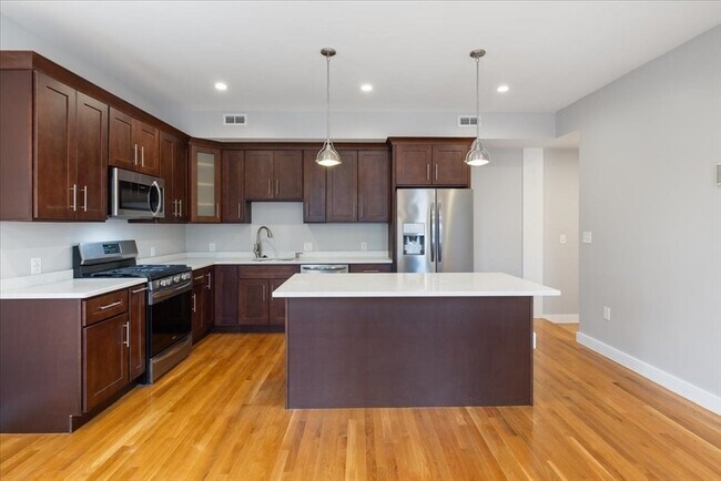 Building Photo - 151 Clark St