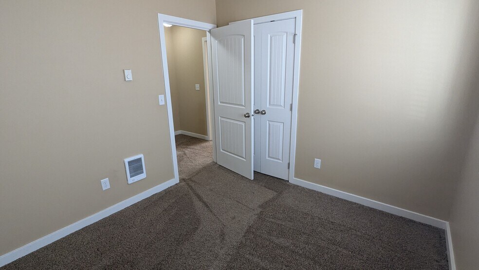 Building Photo - 10443 NE 5th Cir