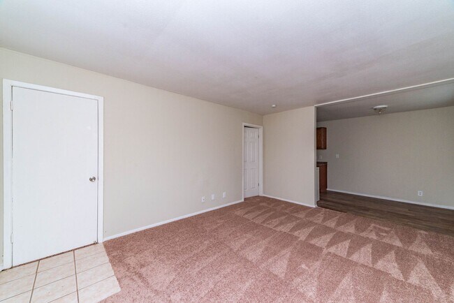 Building Photo - 1-Bedroom in North Point