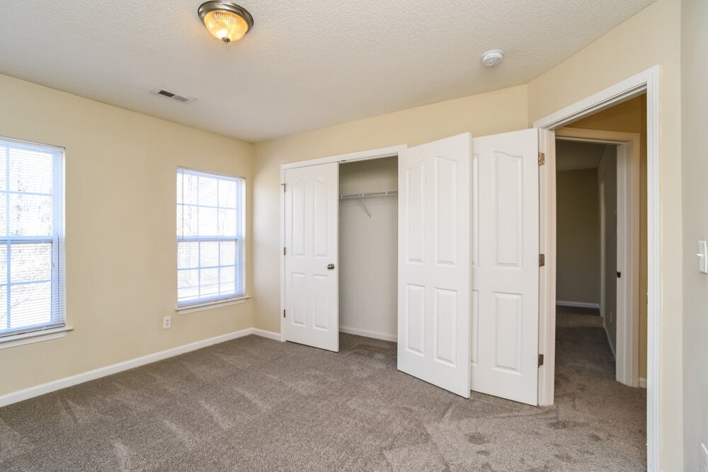 Building Photo - 5231 Fernhill Dr