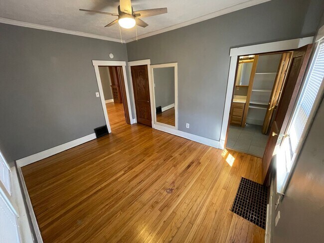 Building Photo - Bright and spacious 1 bedroom apartment