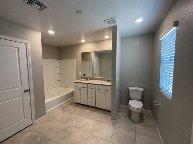 Building Photo - Stunning 3-Bed Oasis in North Las Vegas with Granite Countertops & Spacious Living!