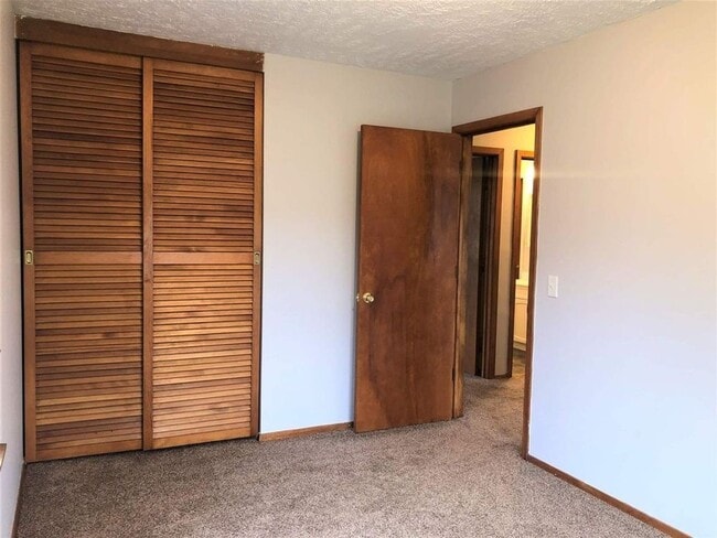 Building Photo - 3 bedroom 1 bath