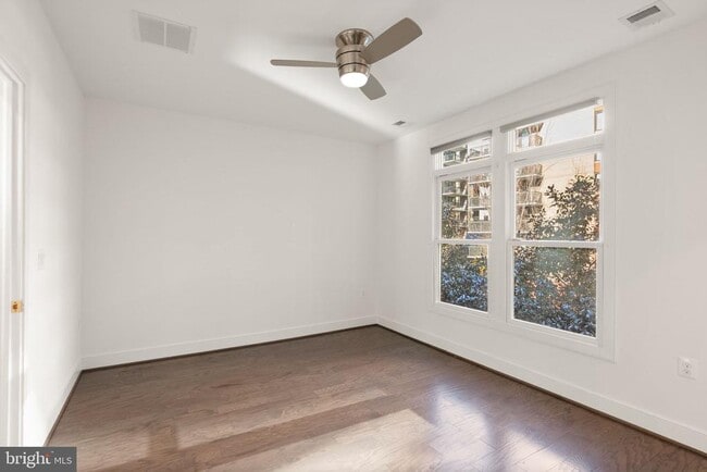 Building Photo - 1508 16th Ct N