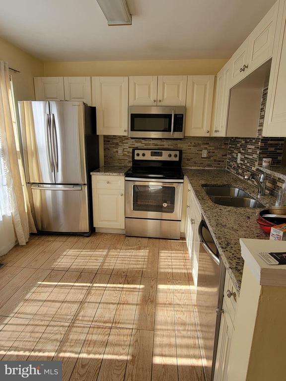 Building Photo - 6203 Abbottsbury Row