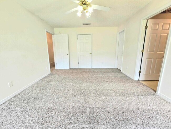 Building Photo - 2497 Redoubt Ave