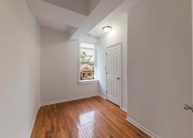 Building Photo - 6239 S Honore St