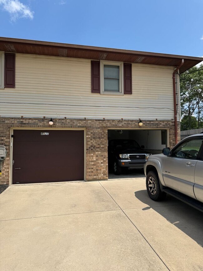 Building Photo - 2 bedroom duplex