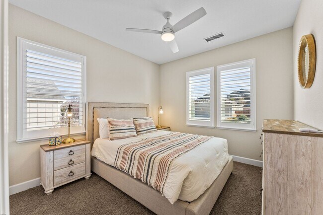 Building Photo - FULLY FURNISHED home available now.