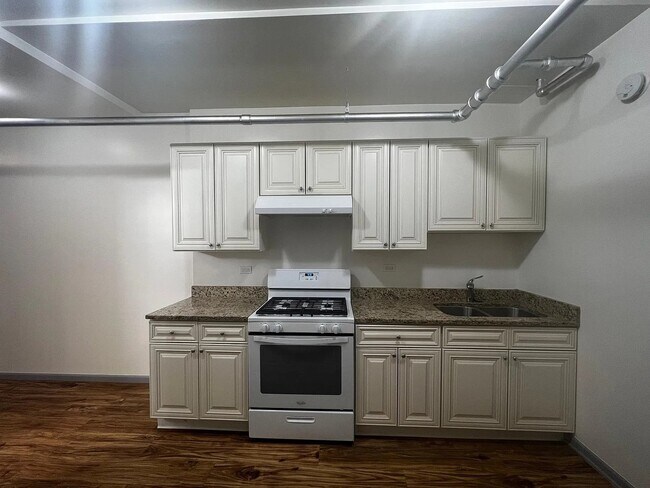 Building Photo - 4304 W Shakespeare Ave