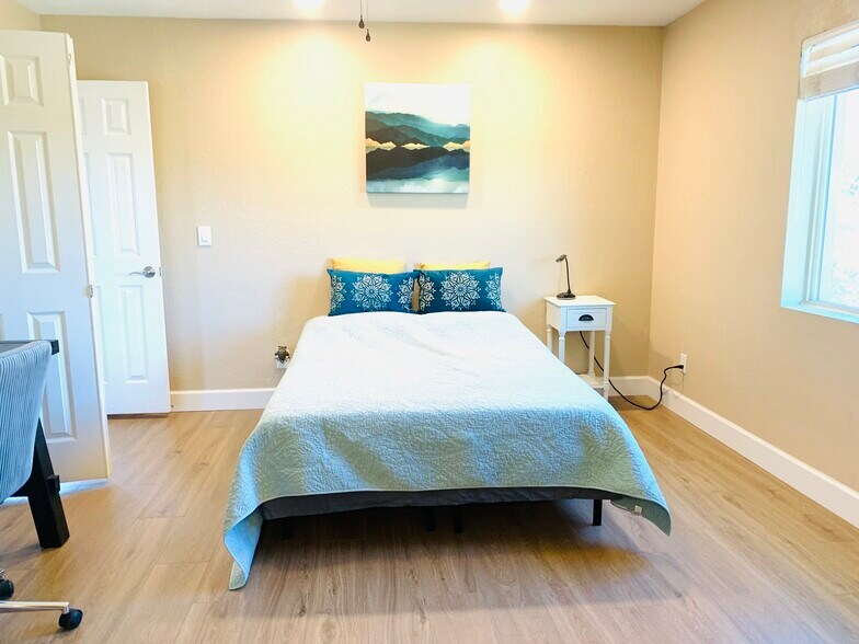 Building Photo - 13035 N 34th St