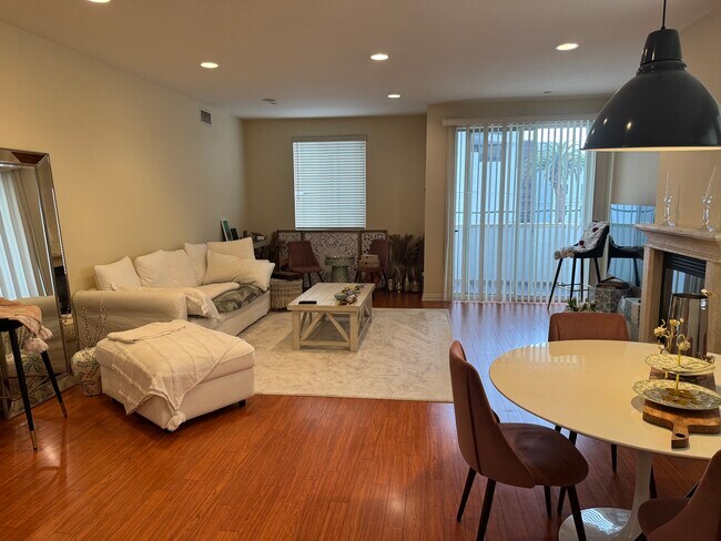 Building Photo - 1845 Beloit Ave