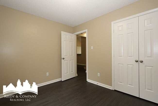 Building Photo - Modern Home with Master Bathroom