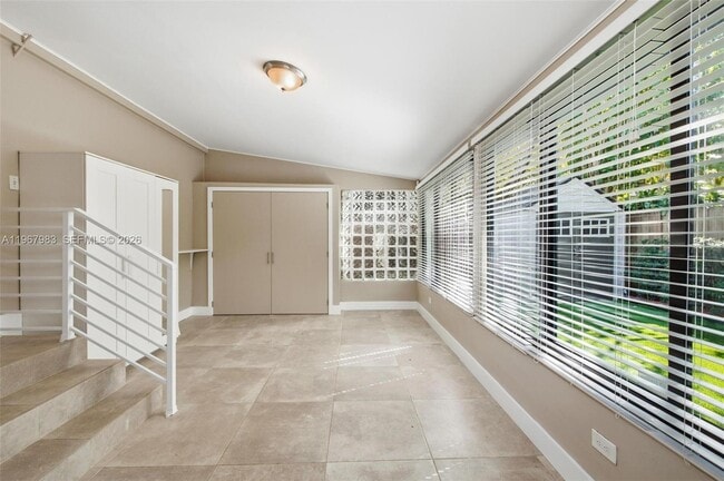 Building Photo - 710 NE 62nd St