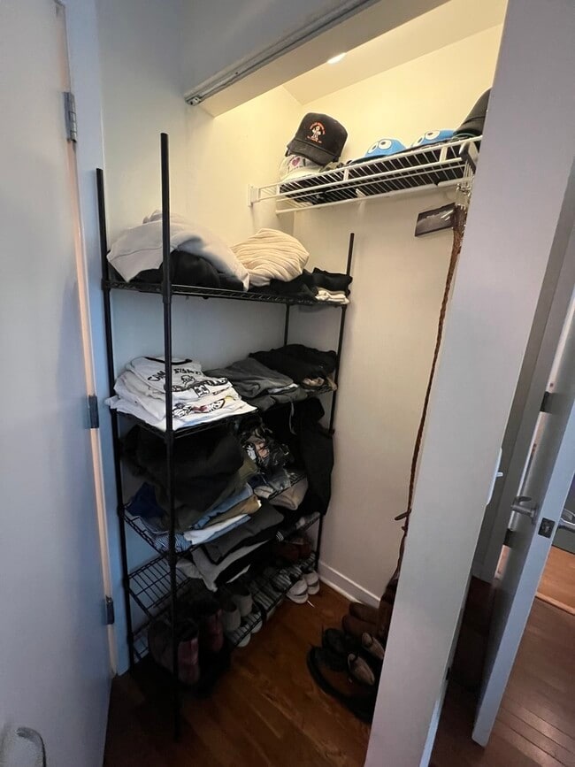 Building Photo - 650 W Wayman St