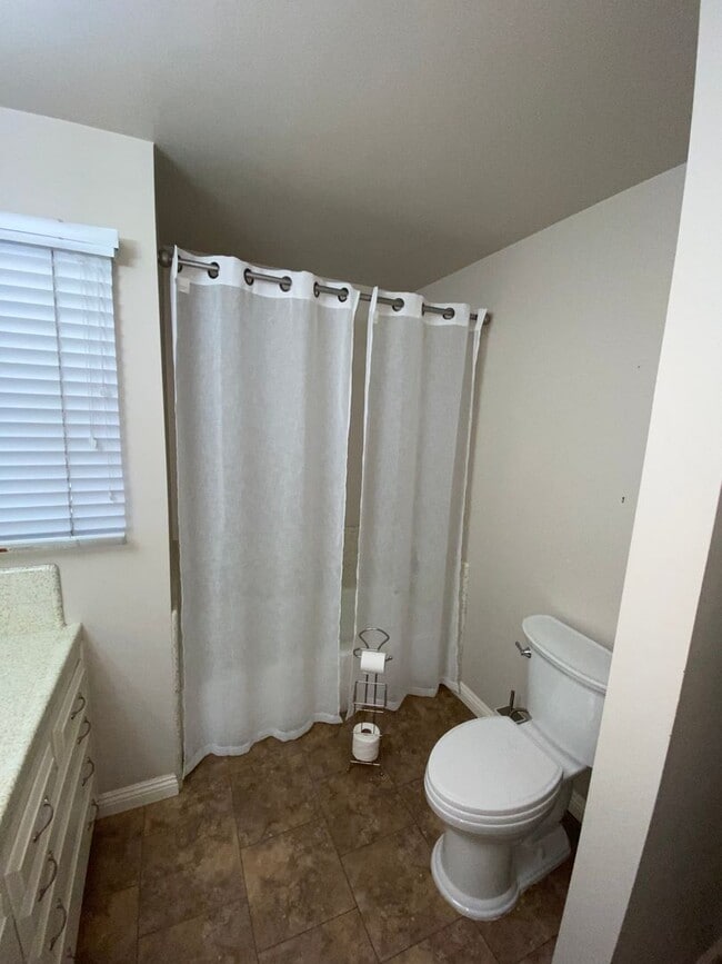 Building Photo - 55 and OLDER KERN CITY 2 BED UPDATED HOME