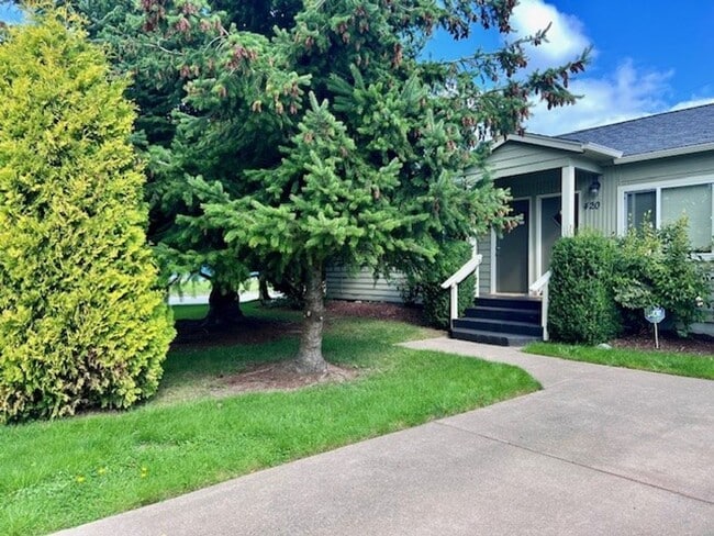 Primary Photo - Cute 1 Bd 1 Ba Duplex in Beautiful Blaine!