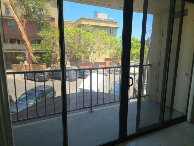 Building Photo - 1514 Seventh Avenue, Unit 205