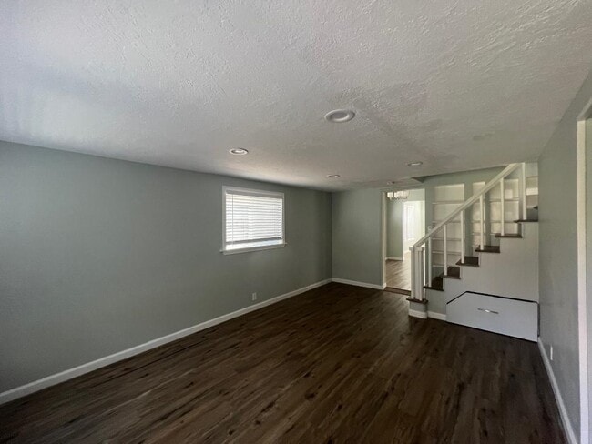 Building Photo - 3618 Chestnut St