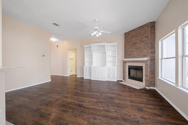 Building Photo - 1008 Chippewa