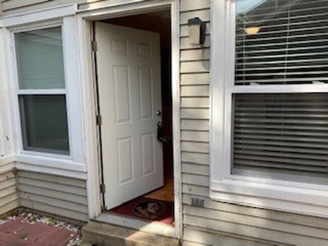 Building Photo - Pembrook Condo in Alexandria