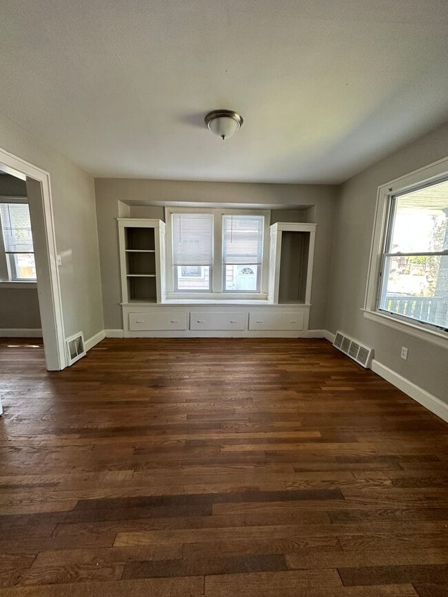 Building Photo - 3591 W 134th St