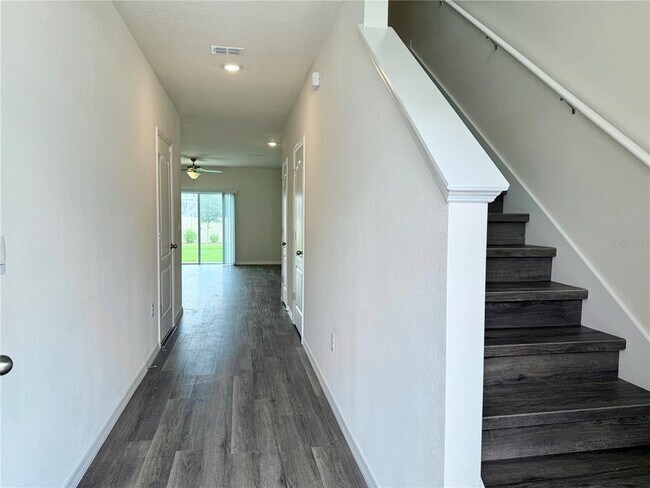 Building Photo - 1213 BALSAM Dr