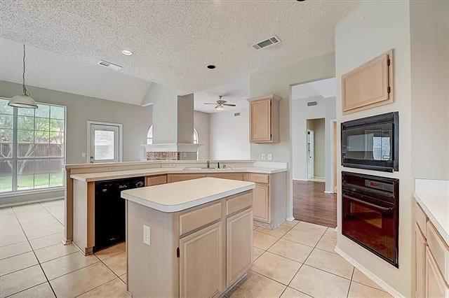 Building Photo - 8921 Smokey Dr