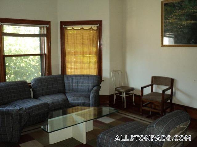 Building Photo - 36 Linden St