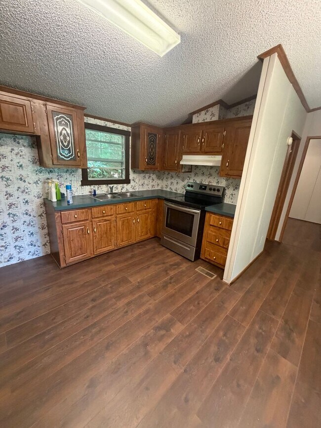 Building Photo - 3 Bedroom 2 Bathroom Doublewide on Private Lot Near Lake Junaluska