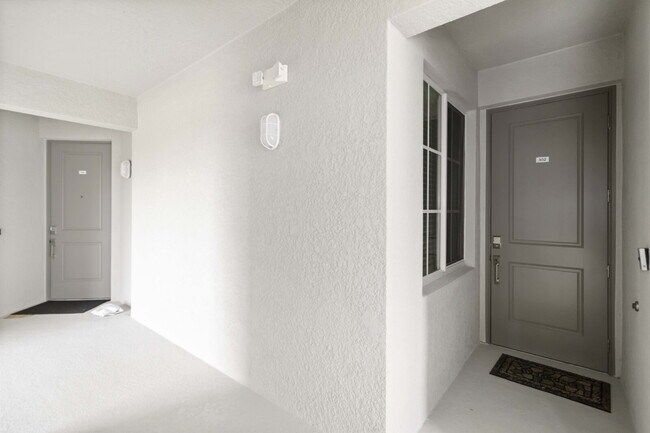 Building Photo - "Fully Furnished 2-Bed, 2-Bath Condo in Wellen Golf!"