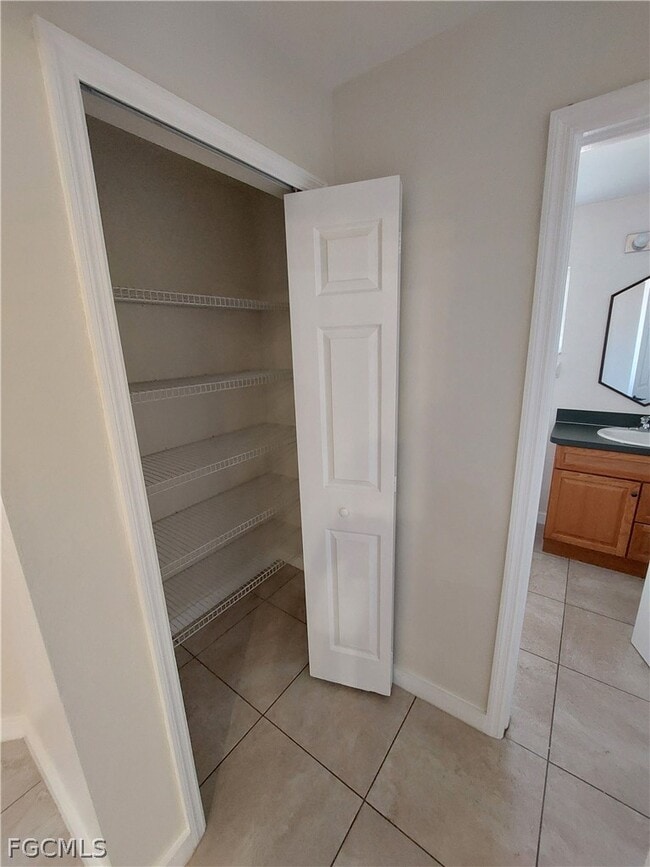 Building Photo - 611 SE 5th St