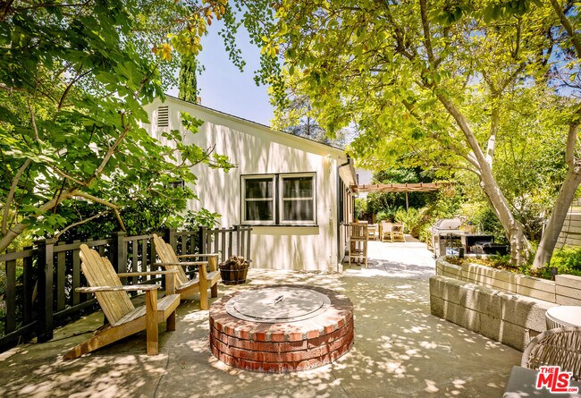 Building Photo - 5749 Valley Oak Dr