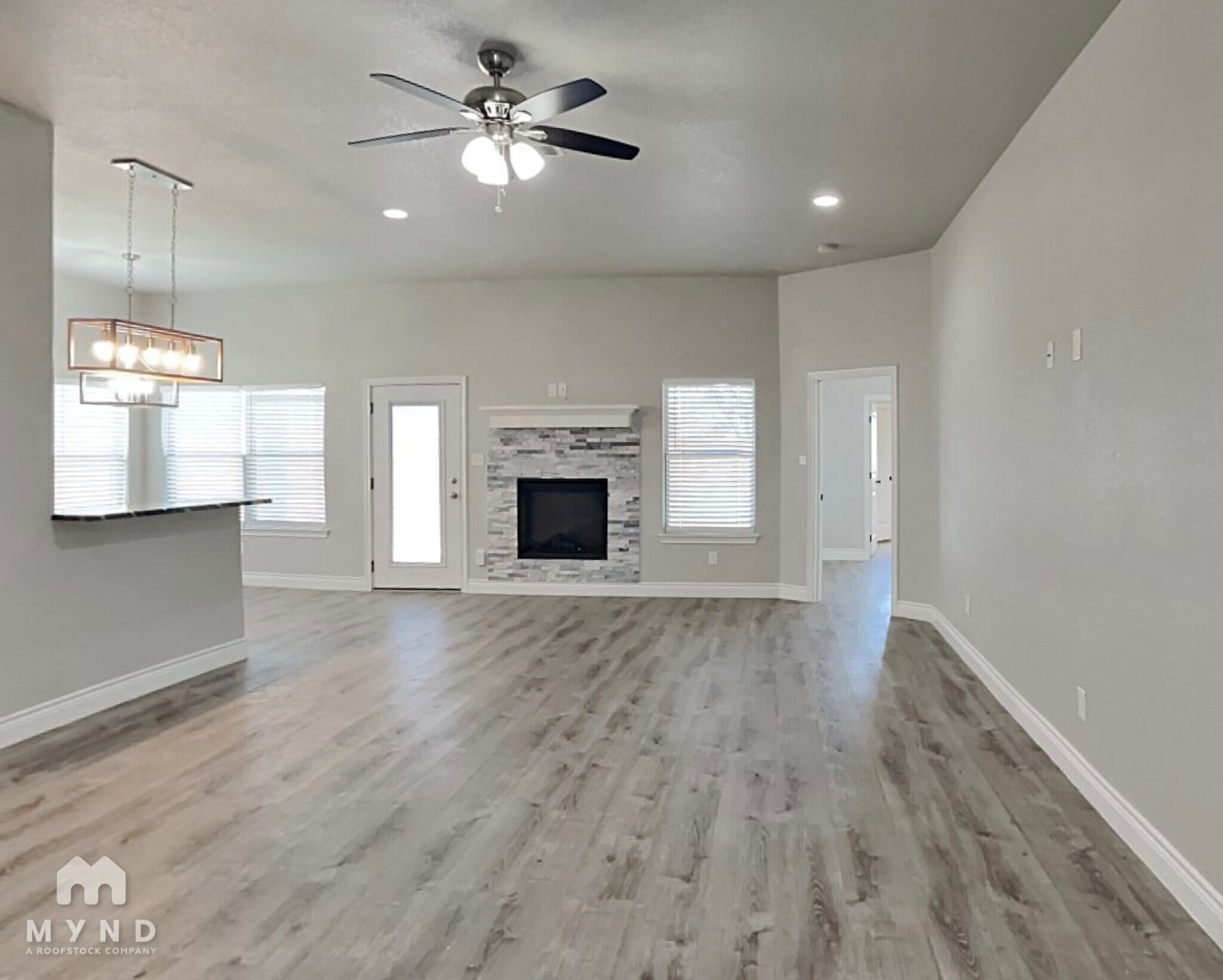 Building Photo - 375 E 9th St