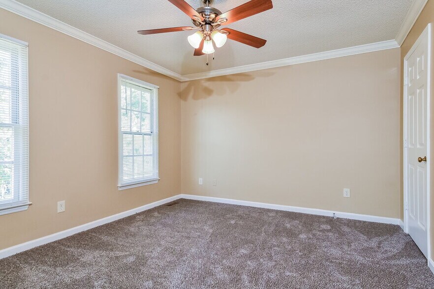 Building Photo - 107 Patio Ct