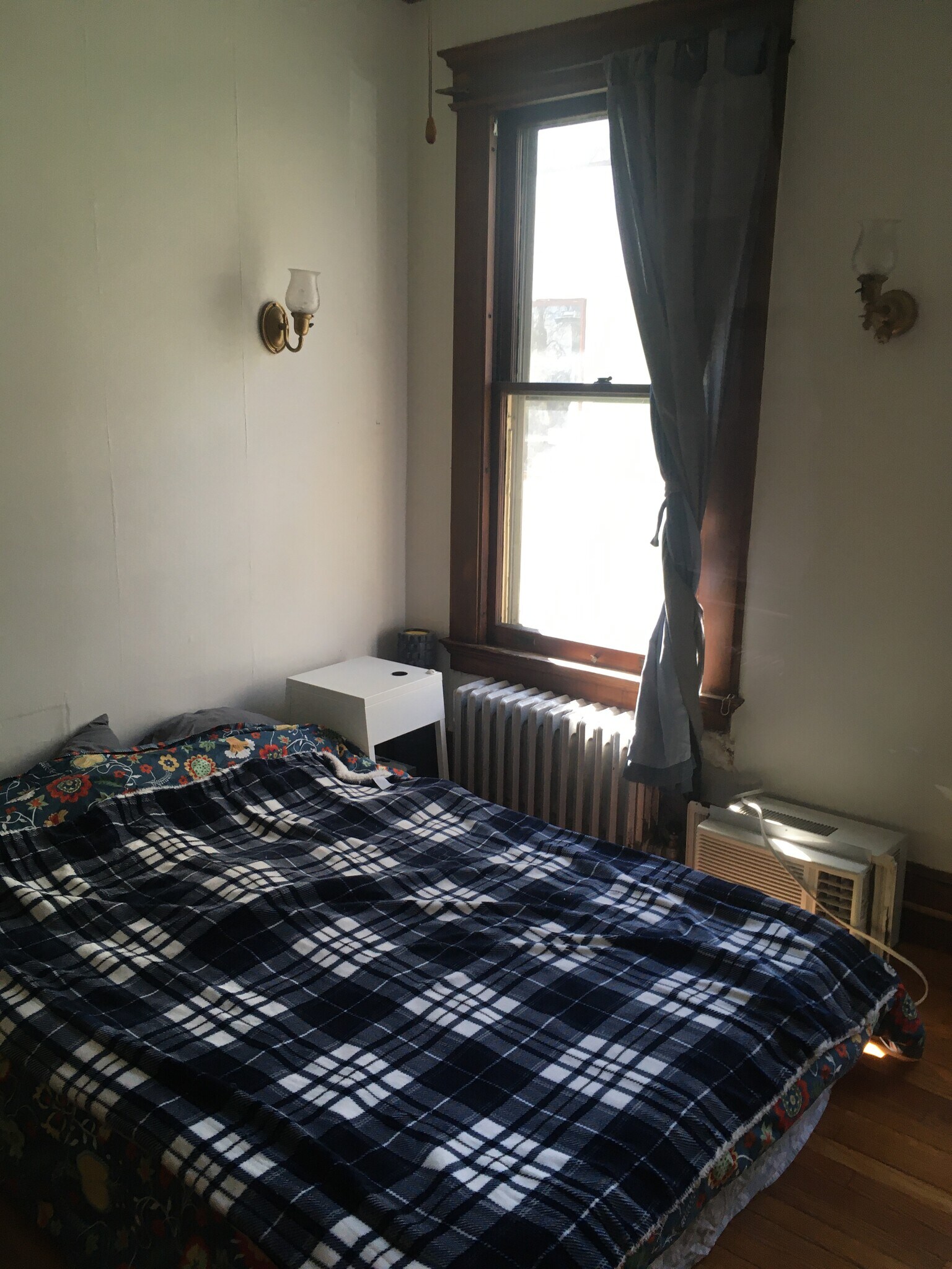 side bedroom - 266 Willow St