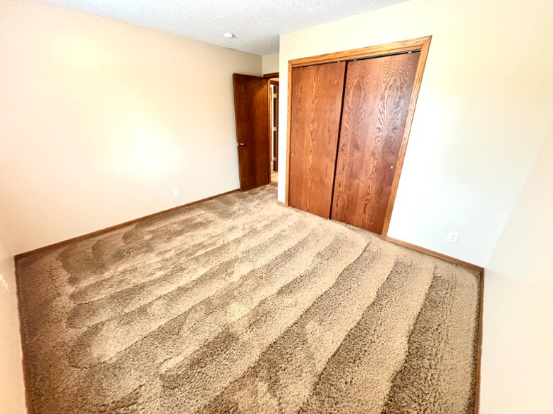 Building Photo - 5120 Emerald Dr