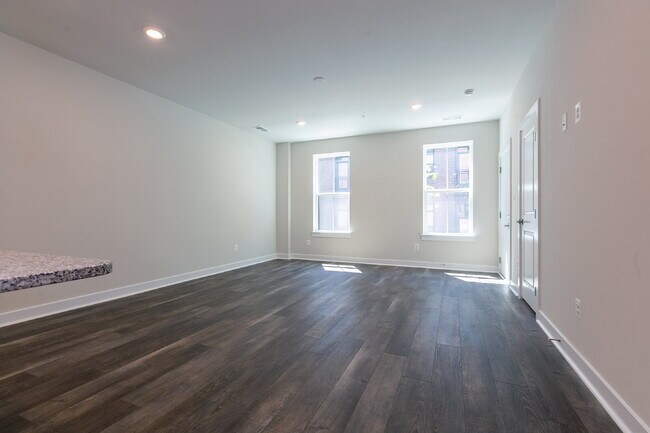 Building Photo - Elegant Townhome Living Near Herndon Conveniences